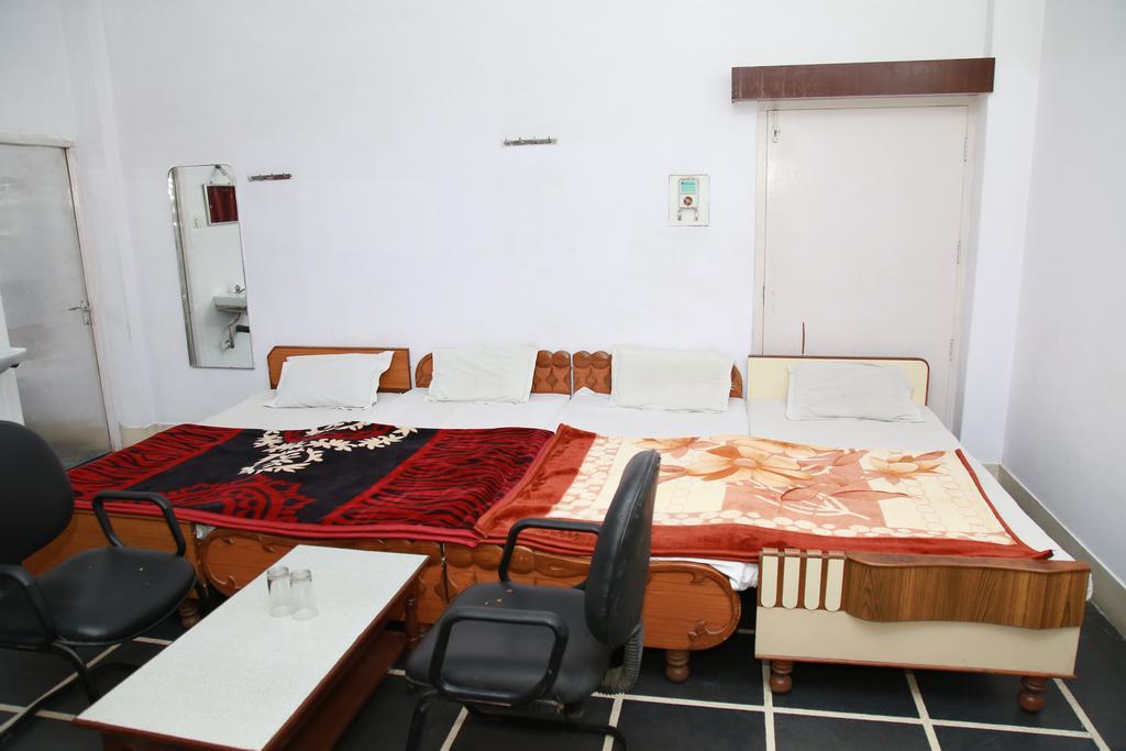 Hotel Ramnivas Удайпур Стая снимка