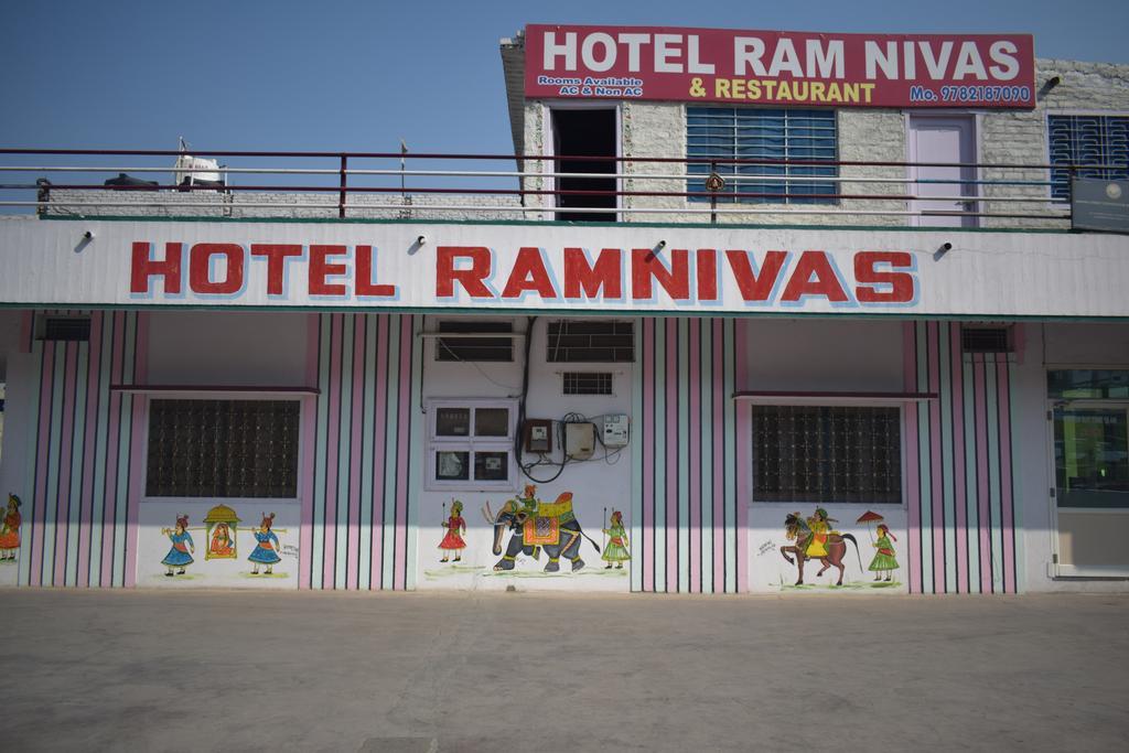 Hotel Ramnivas Удайпур Екстериор снимка