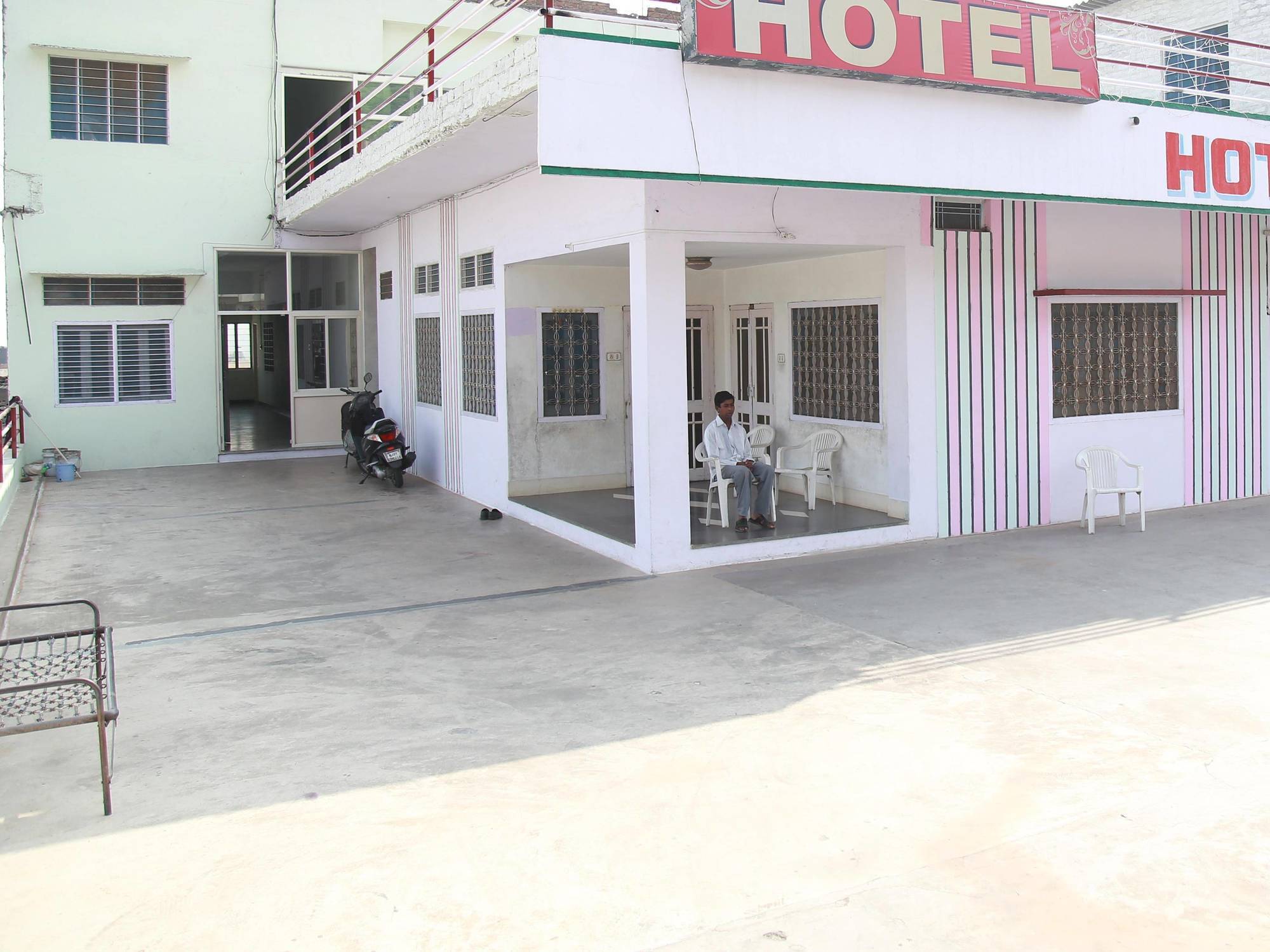 Hotel Ramnivas Удайпур Екстериор снимка